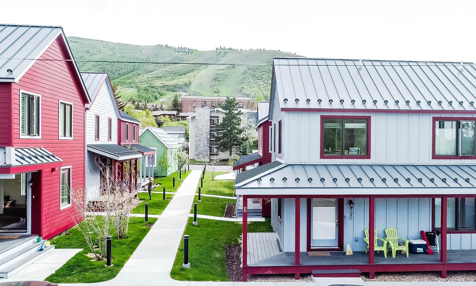 Retreat at the Park: 8 single-family homes in City Park, built in 2018.